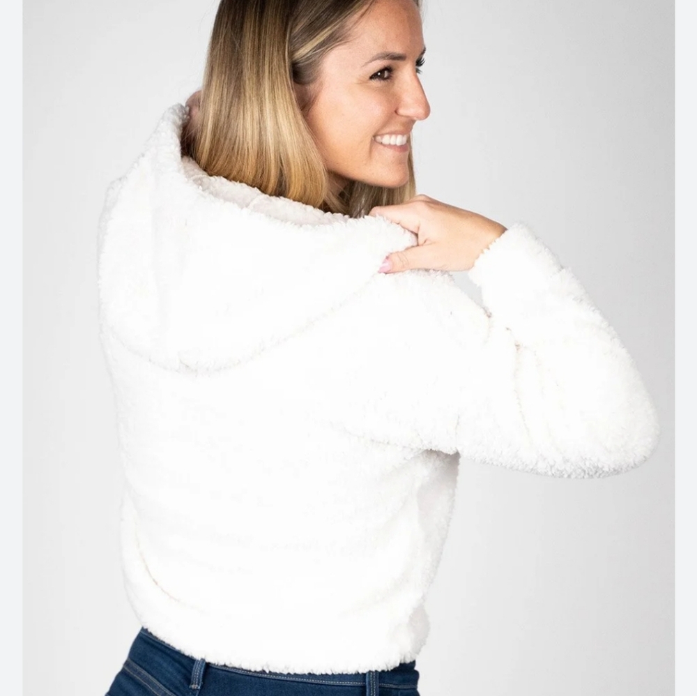 HYFVE Cozy White oversized Fleece crop sherpa hoodie, 1/2 zipper. mall - Picture 2 of 15